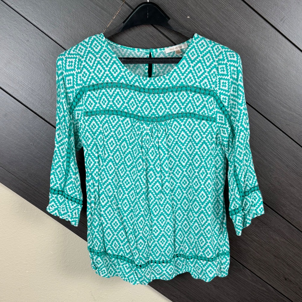 Skies Are Blue Women's Teal White Geometric Boho Blouse Top Size S Crochet Trim